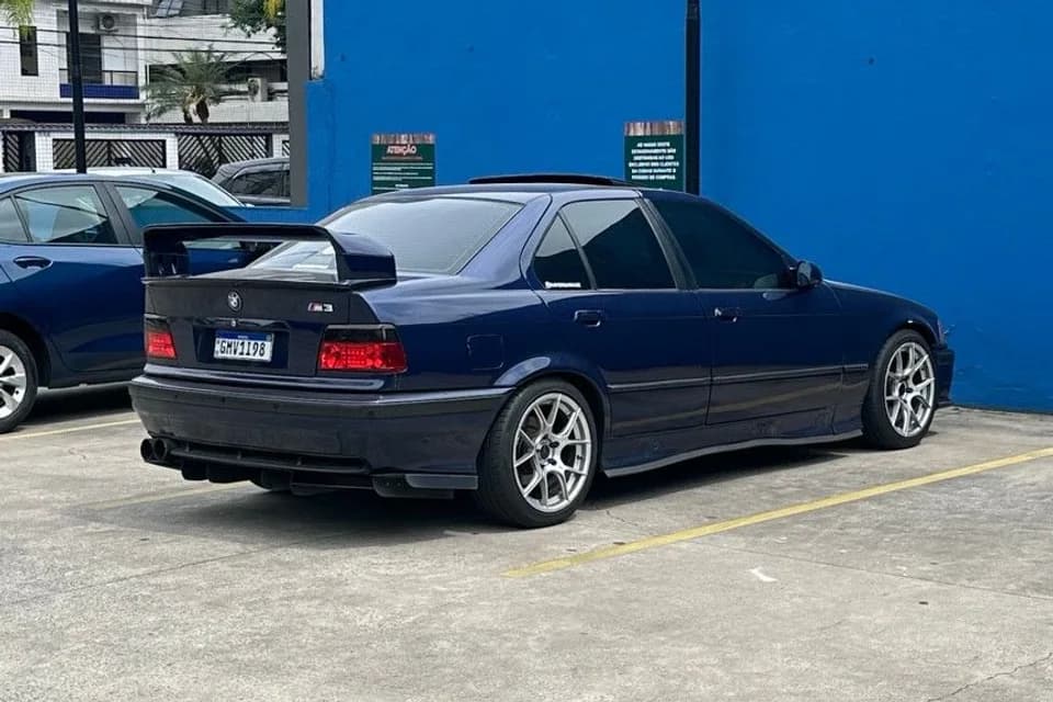BMW E36 azul da história da RavenGarage, foto fornecida por Alef