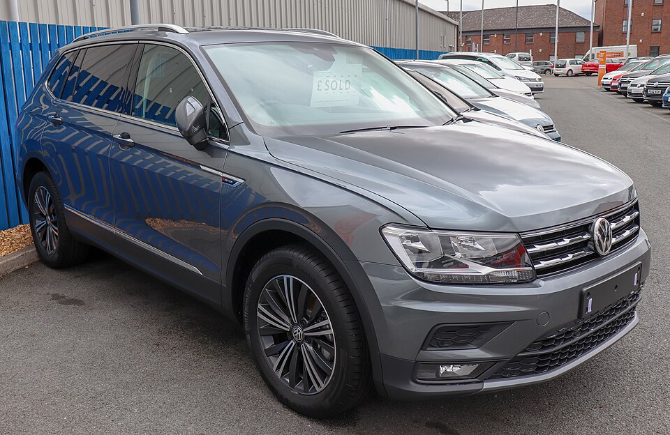 Tiguan Allspace · segunda geração, antes da reestilização (2018–2020). Imagem ilustrativa da geração; a versão pode variar.